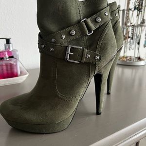Brand New Guess Boots
